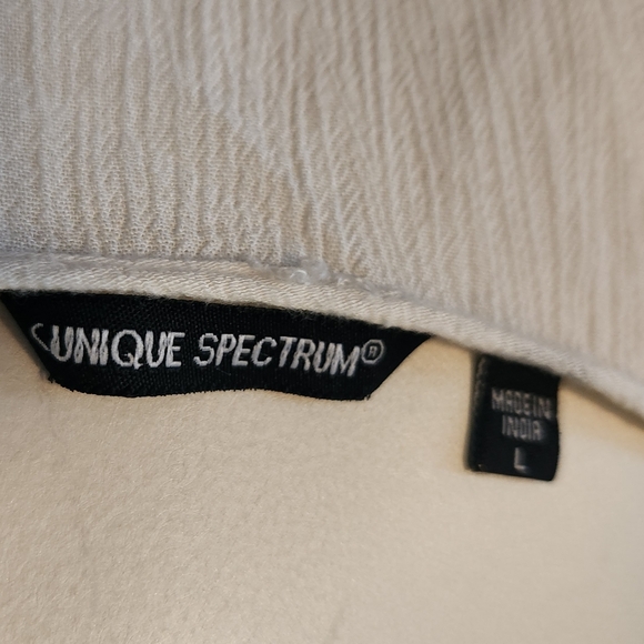 Peek a boo shoulder blouse - Picture 5 of 5